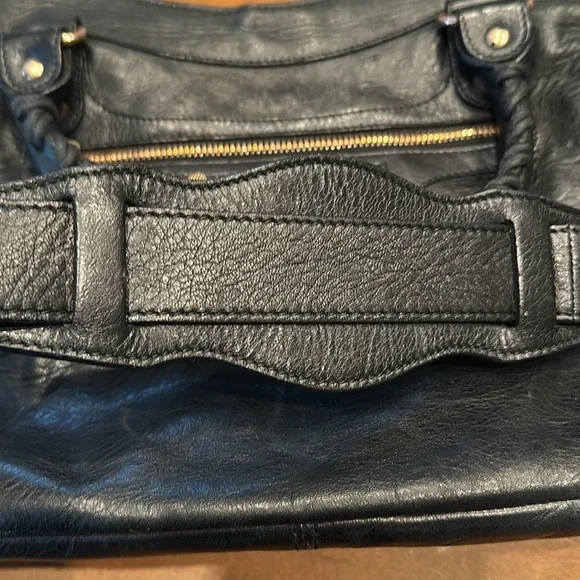 Balenciaga Black Shoulder Bag with Distressed Leather - Picture 7 of 9